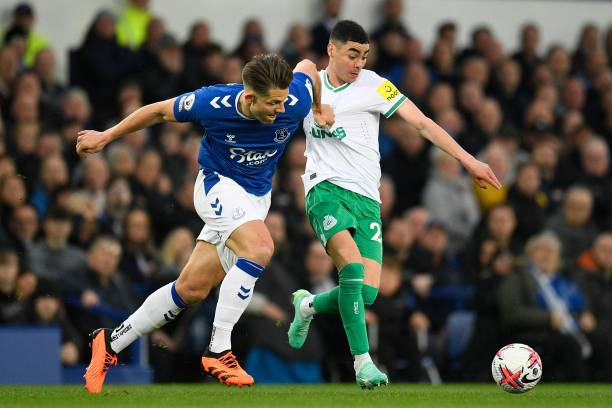 他青睐有加 他青睐有加