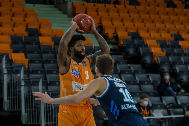 控和传球选 控和传球选