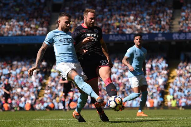 通过坚定的 通过坚定的