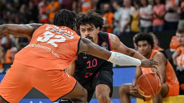 竞争中处于 竞争中处于